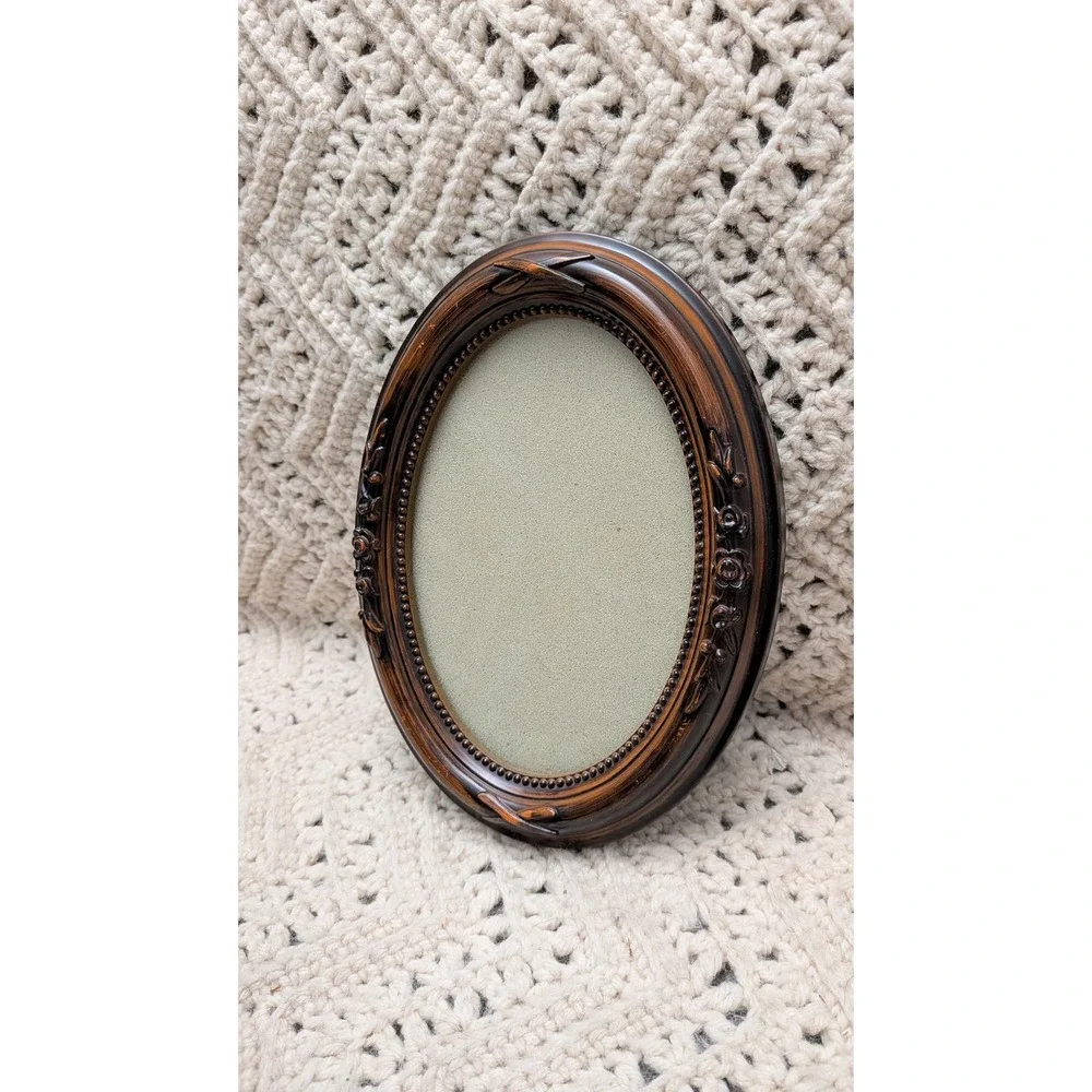 Vintage Style Oval Picture Frame 5x7 Faux Wood Grain Plastic Floral Ornate